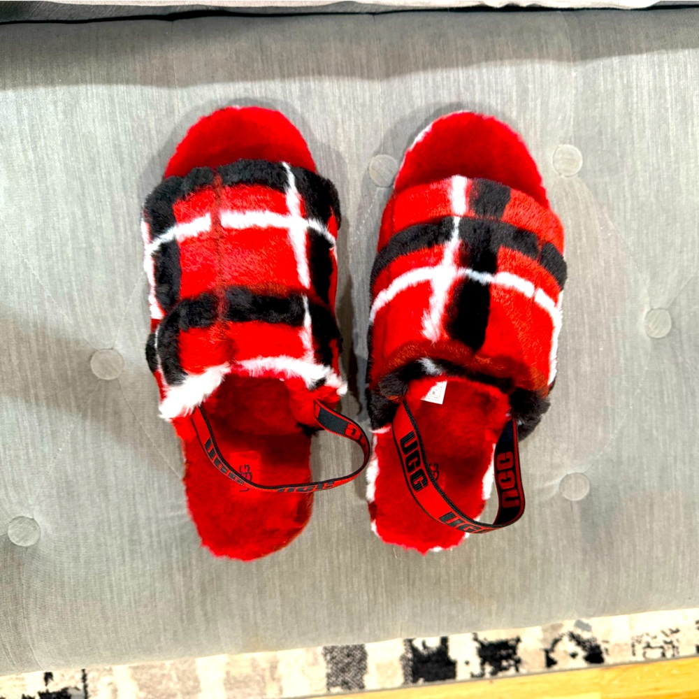 UGG Slide Slippers- new-never worn.
